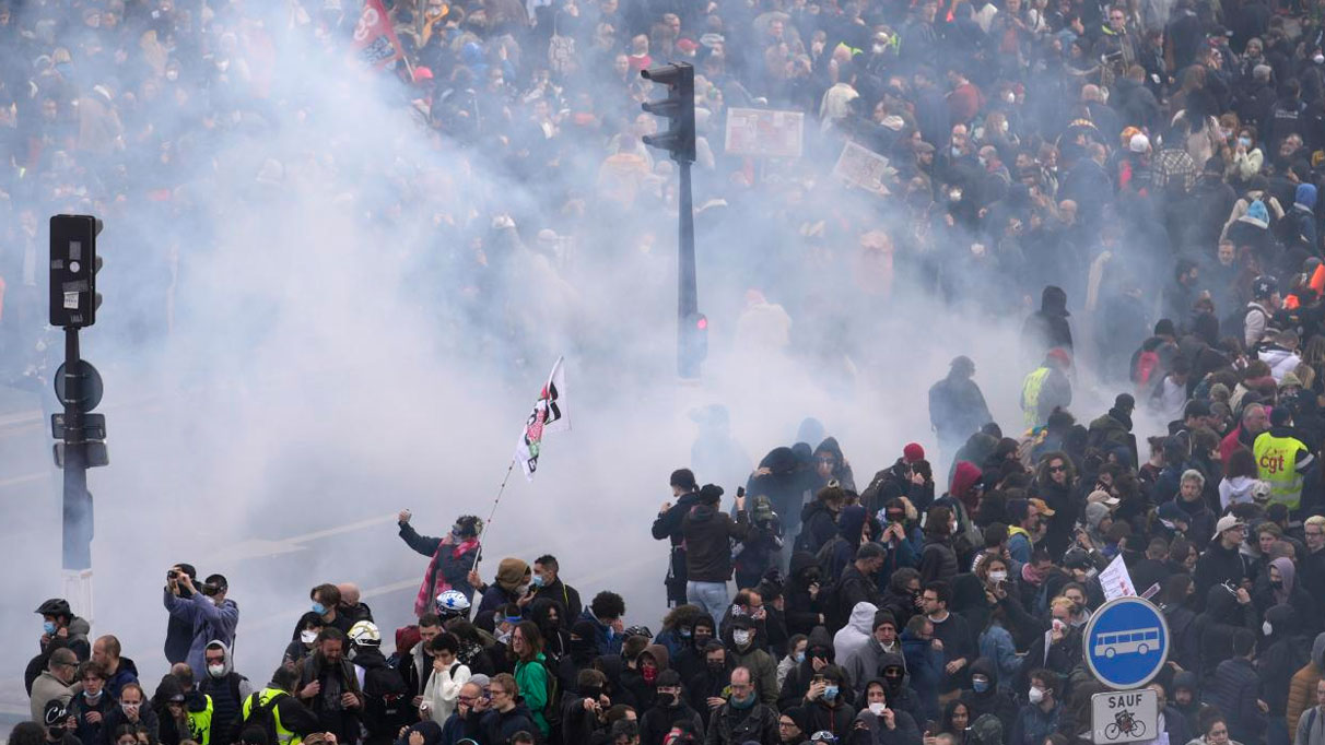 Macron'un ziyareti öncesi protestolar yasaklandı: Reform gerginliği sürüyor