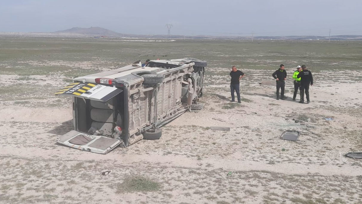 Konya'da feci kaza: Öğrenci servisi şarampole devrildi! 11 yaralı