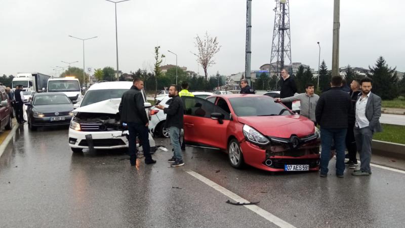 Bursa'da zincirleme kaza: Yaralılar var