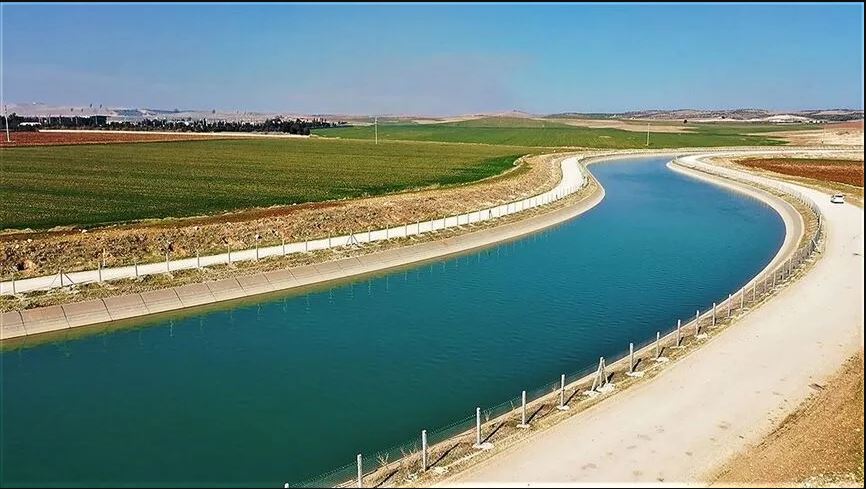 Şanlıurfa'da araç sulama kanalına devrildi: Ölü ve kayıp var