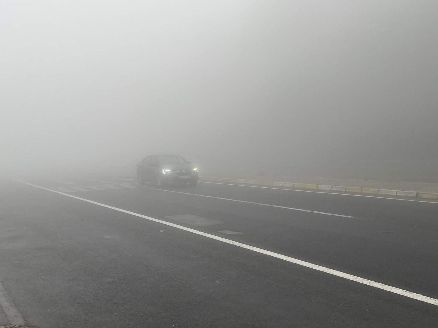 Bolu Dağı'nda sis ve sağanak etkili oluyor