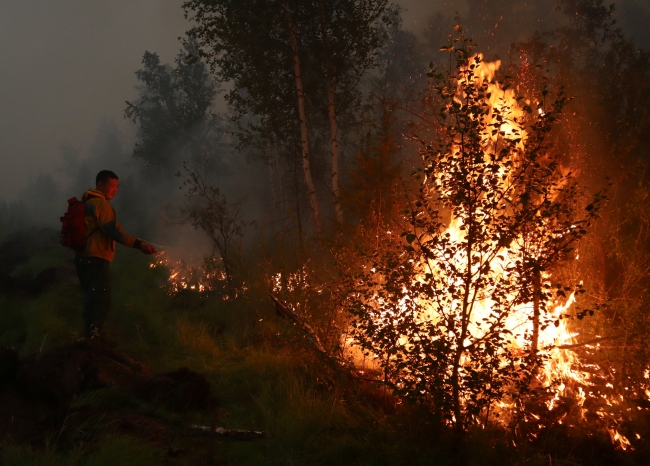 Rusya'da orman yangını barut deposuna sıçradı: Bölge halkı tahliye edildi