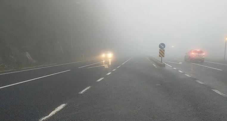 Anadolu Otoyolu ve D-100 kara yolu Bolu Dağı kesiminde sis