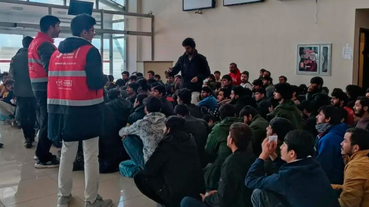 Ağrı'da 80 düzensiz göçmen yakalandı