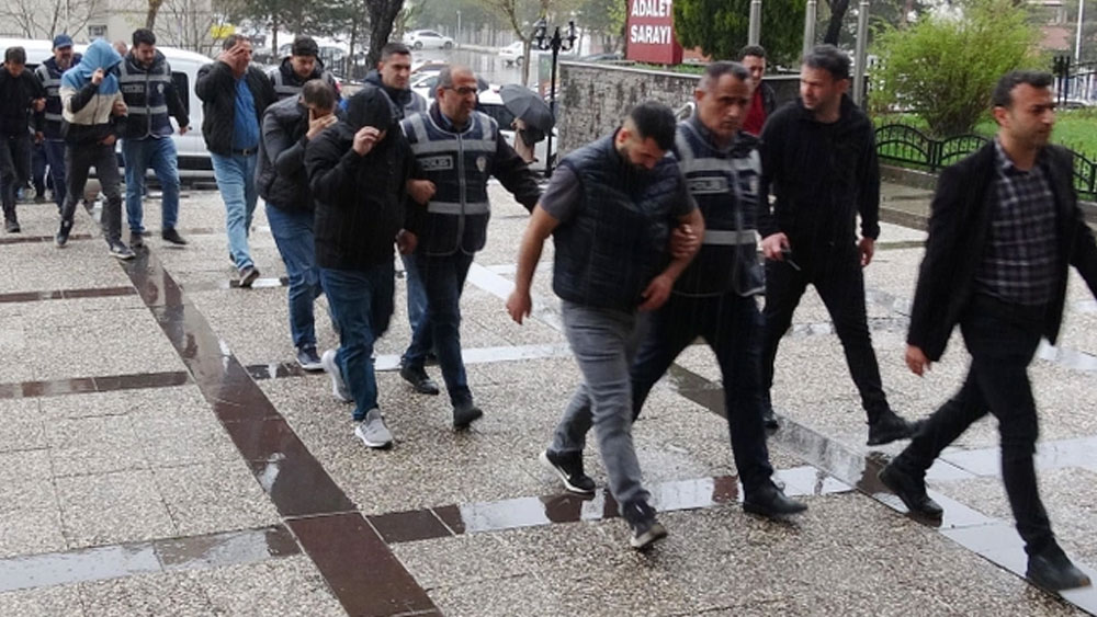 Erzurum'daki saldırılara ilişkin gözaltına alınan 15 kişi, adliyeye sevk edildi