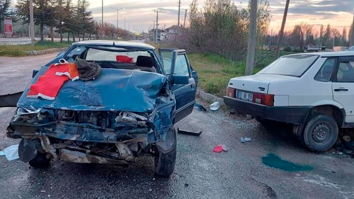 Afyonkarahisar'da feci kaza: 10 yaralı