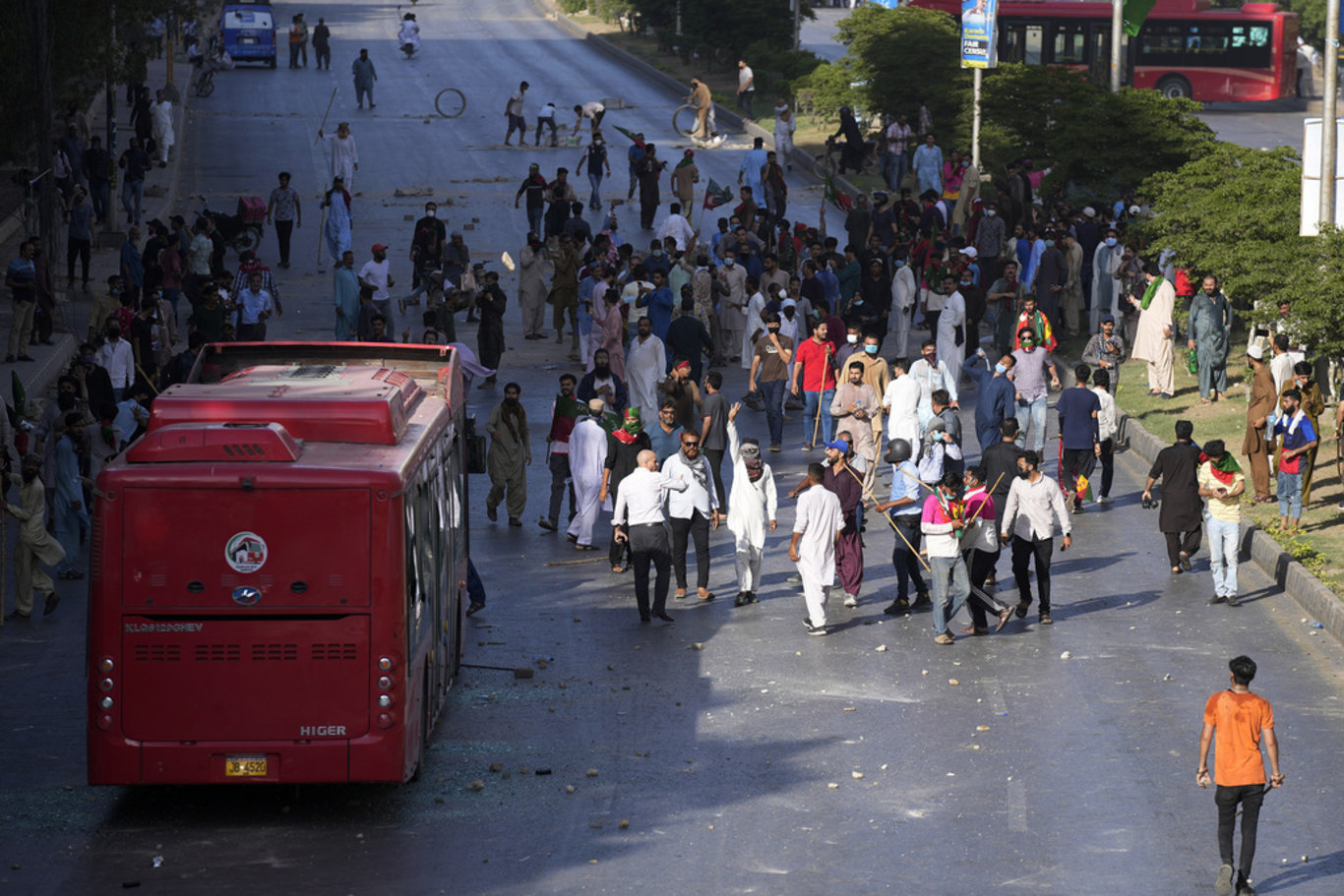 Pakistan İmran Han için karıştı