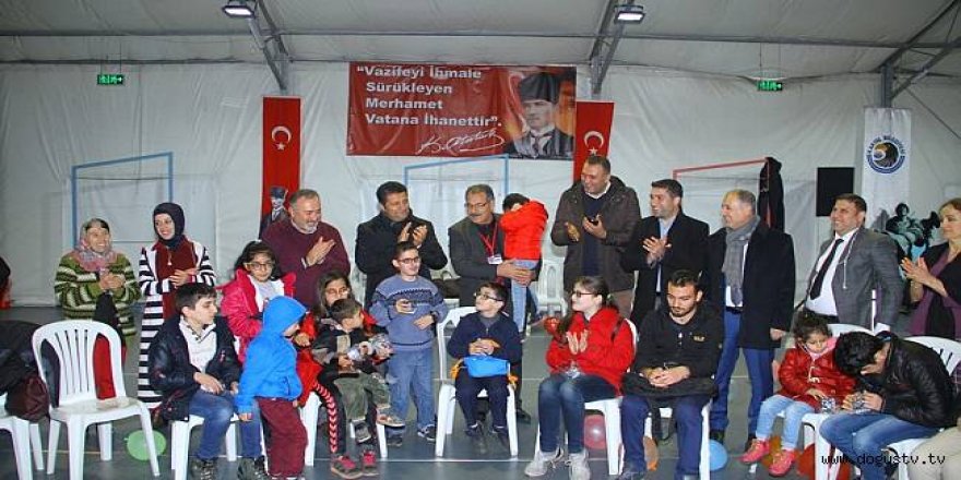 Engelli çocuklara özel tiyatro gösterisi