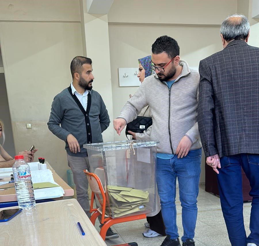 Siirt’te vatandaşlar oy kullanmaya başladı