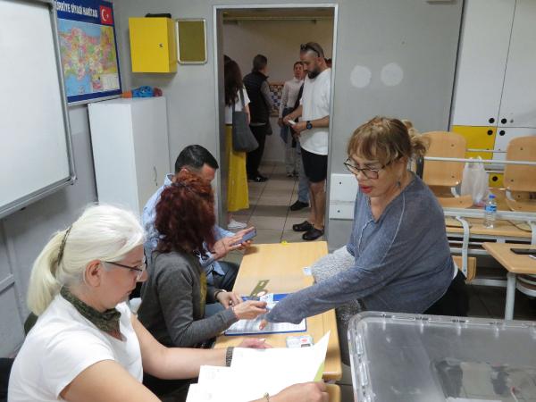 Sezen Aksu oy kullandı