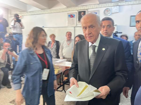 MHP lideri Bahçeli, oyunu kullandı