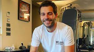 Dedesinin okulunda oy veren Hakan Sabancı, cumhurbaşkanı adayını ilan etti