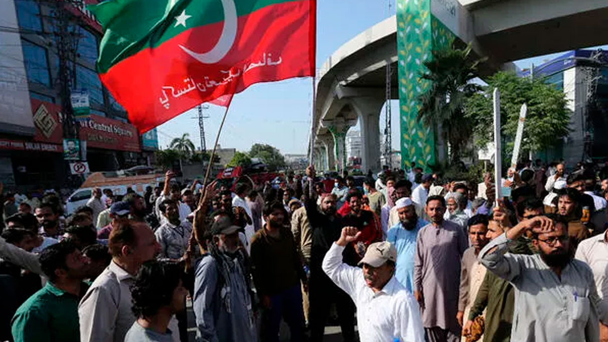 Pakistan'da Anayasa mahkemesine protesto