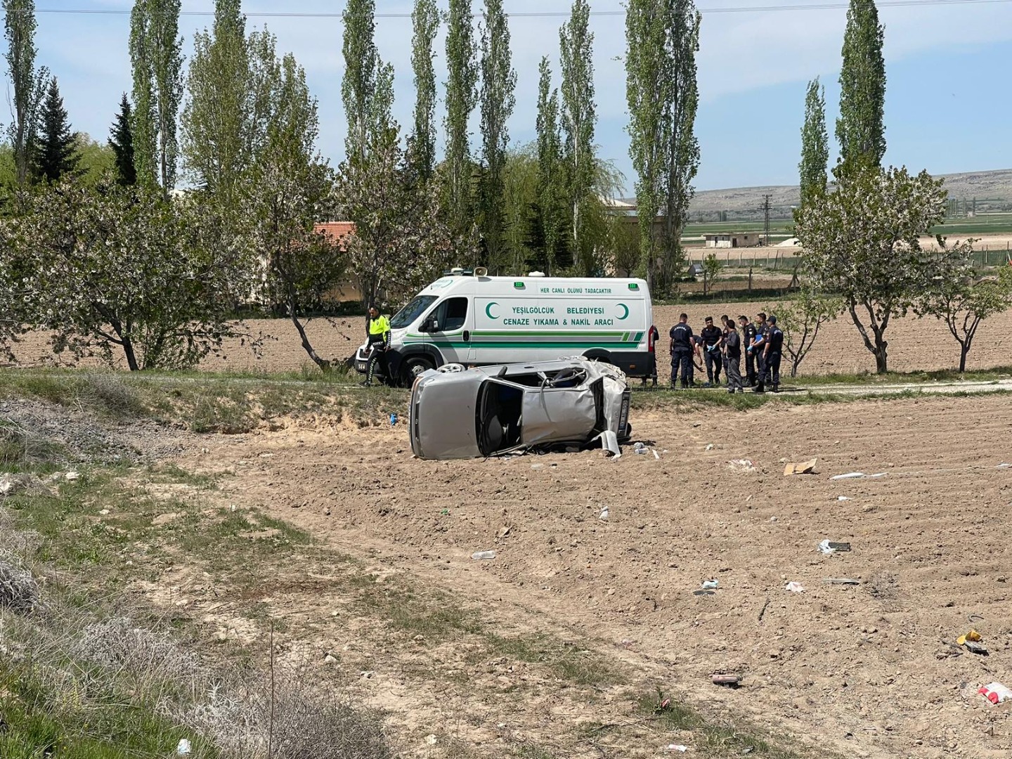 Niğde'de otomobil, şarampole devrildi; 2 ölü, 4 yaralı