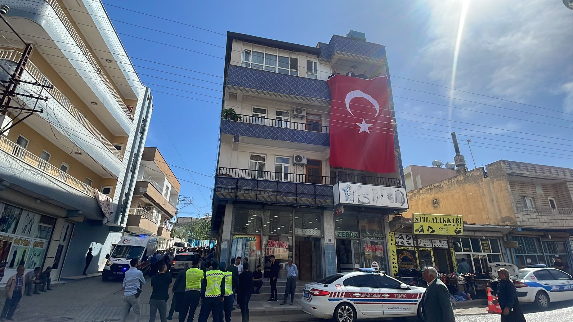 Şehidin anne ve babası, acı haberi Şırnak yolunda aldı