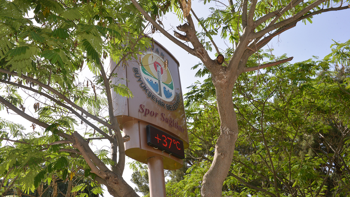 Adana'da sıcaklık 37 dereceyi buldu