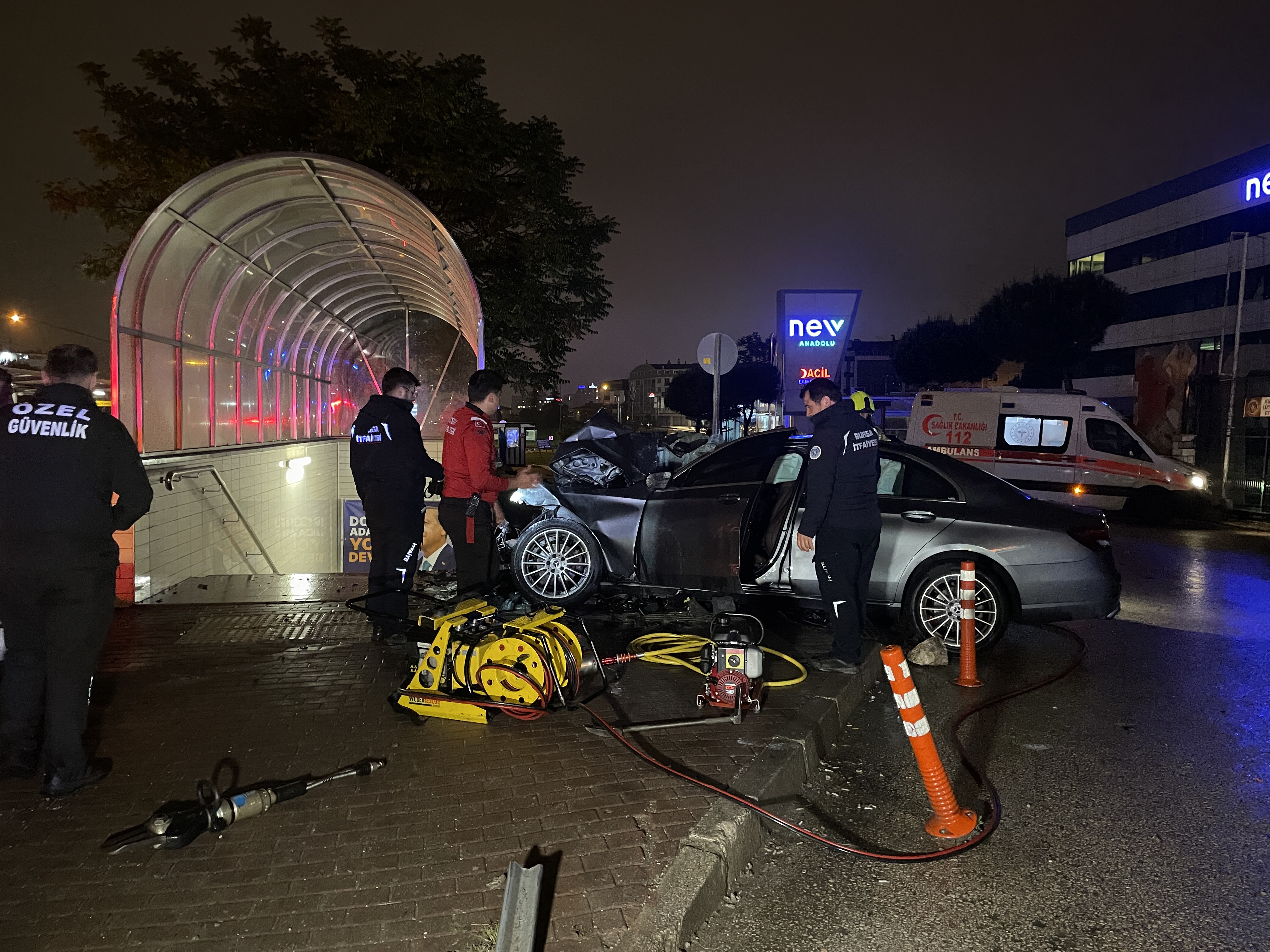 Bursa'da trafik kazası 3 kişi hayatını kaybetti