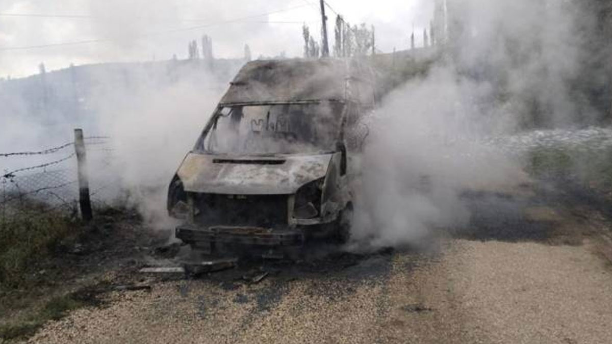 Bayramı kutlamaya gidiyorlardı: Çocukları taşıyan minibüs yandı