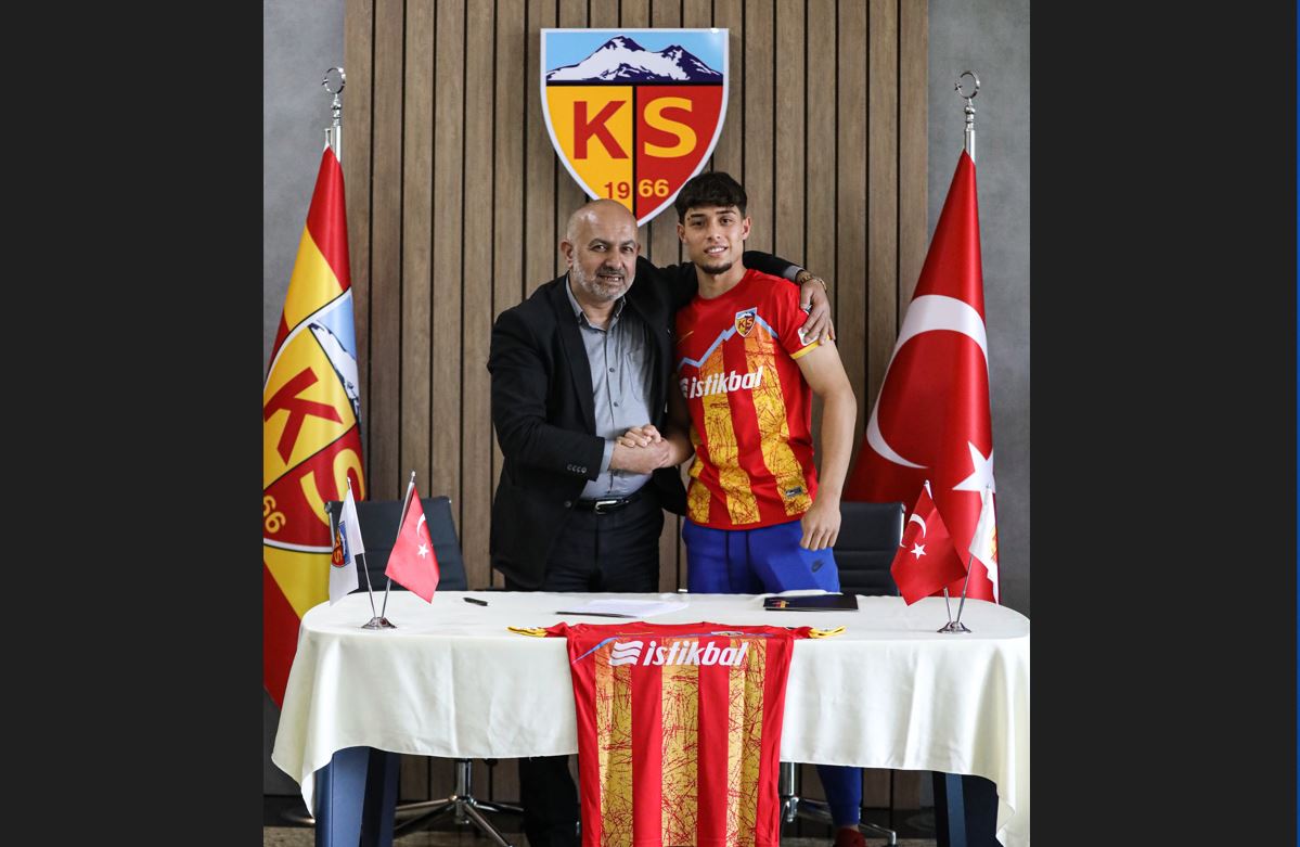 Talha Sarıslan 2 yıllık yeni sözleşmeye imza attı