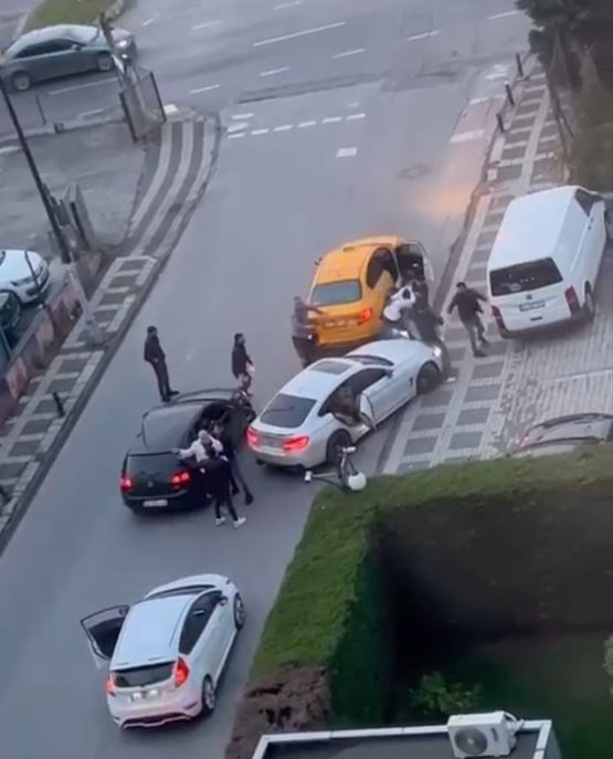 Ümraniye'de trafikte yumruk yumruğa kavga