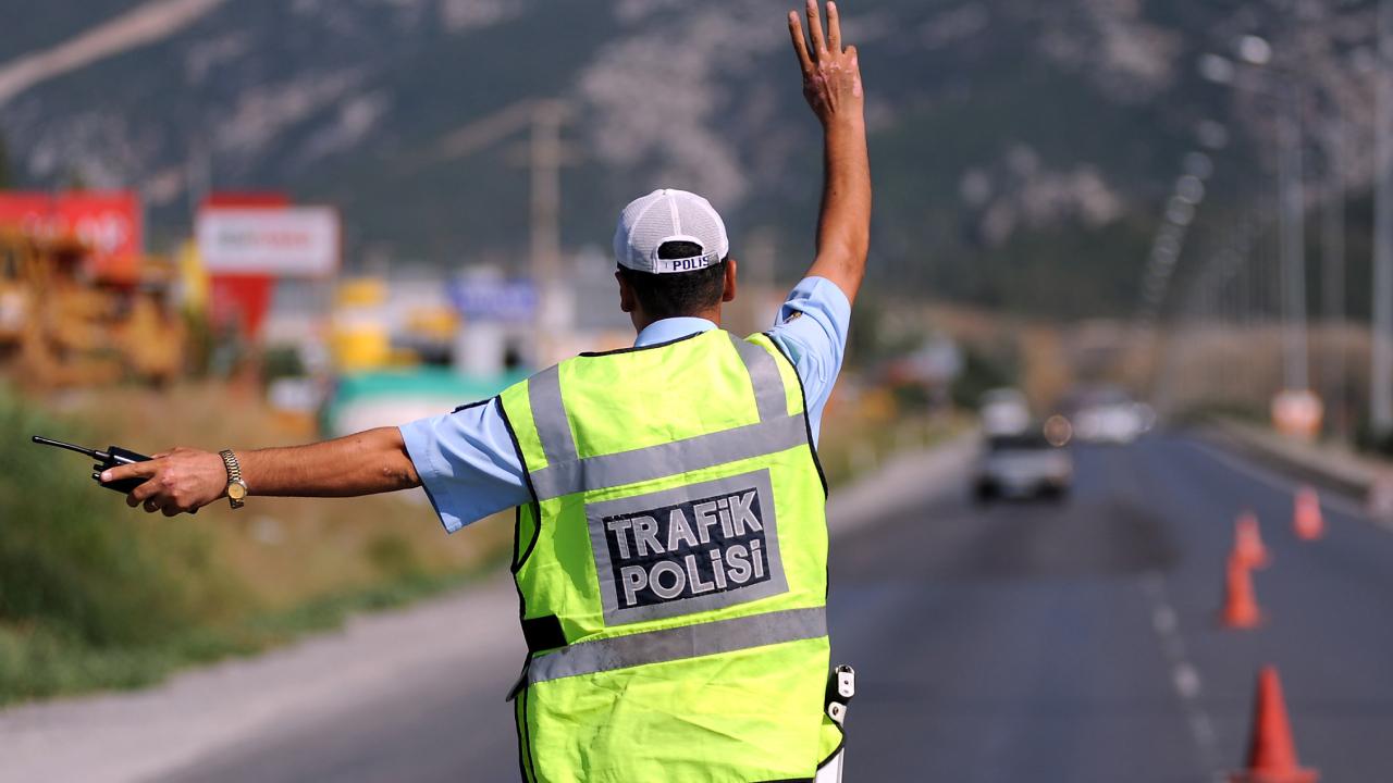 İzmir'de yarın bazı yollar trafiğe kapatılacak