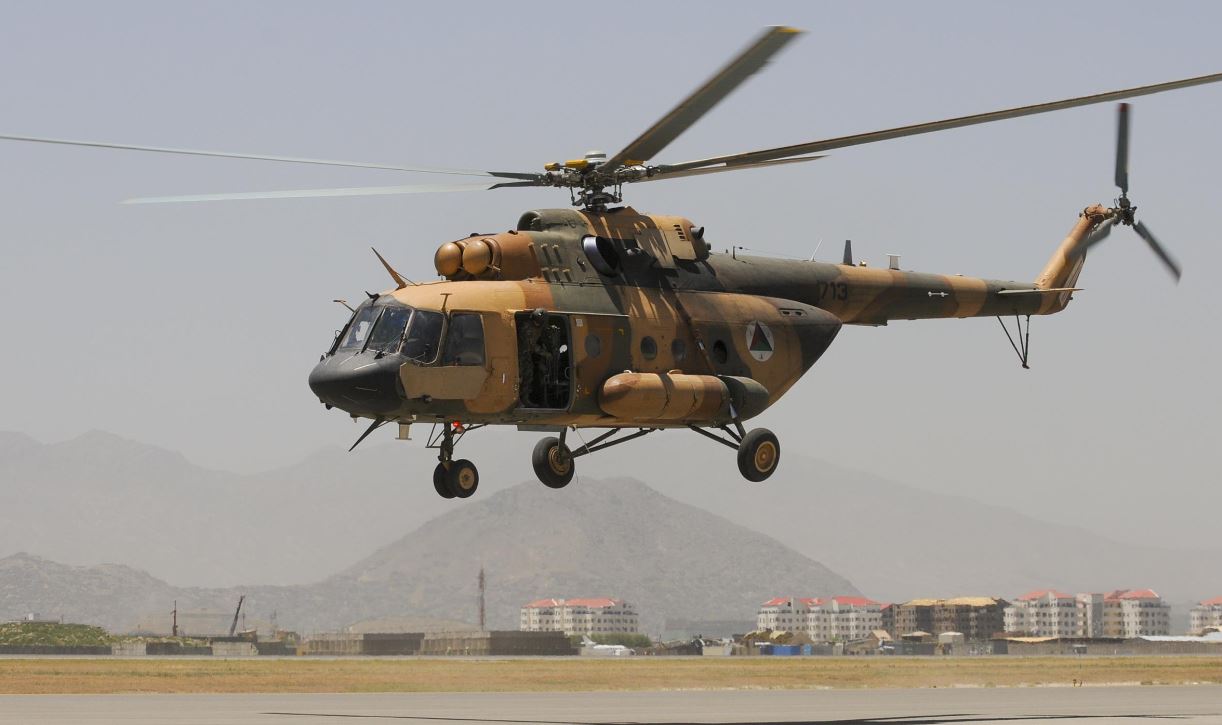 Afganistan'da askeri helikopter düştü, 2 pilot yaşamını yitirdi