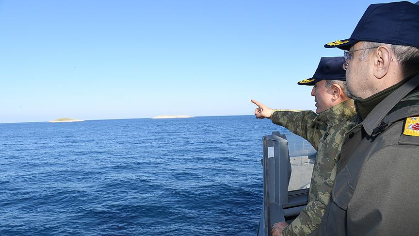 Yunan Botları Taciz Etti