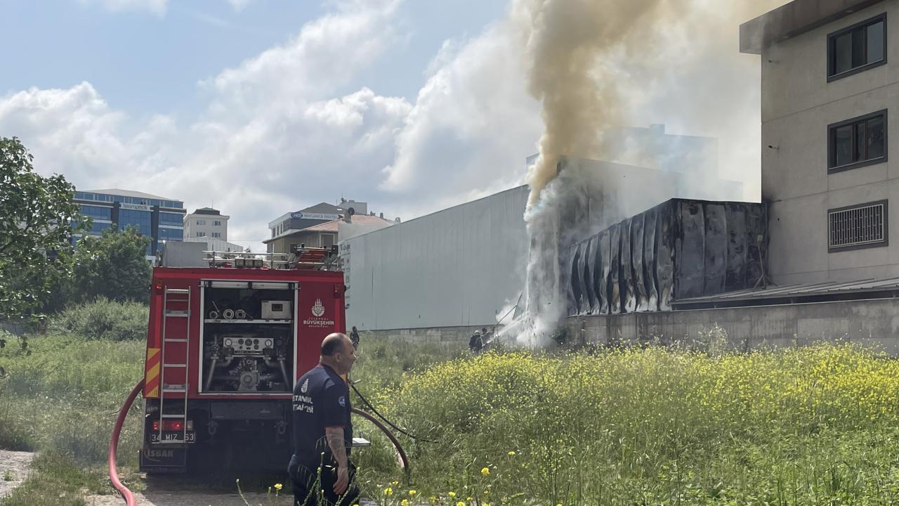 Ataşehir'de mobilya fabrikasında yangın