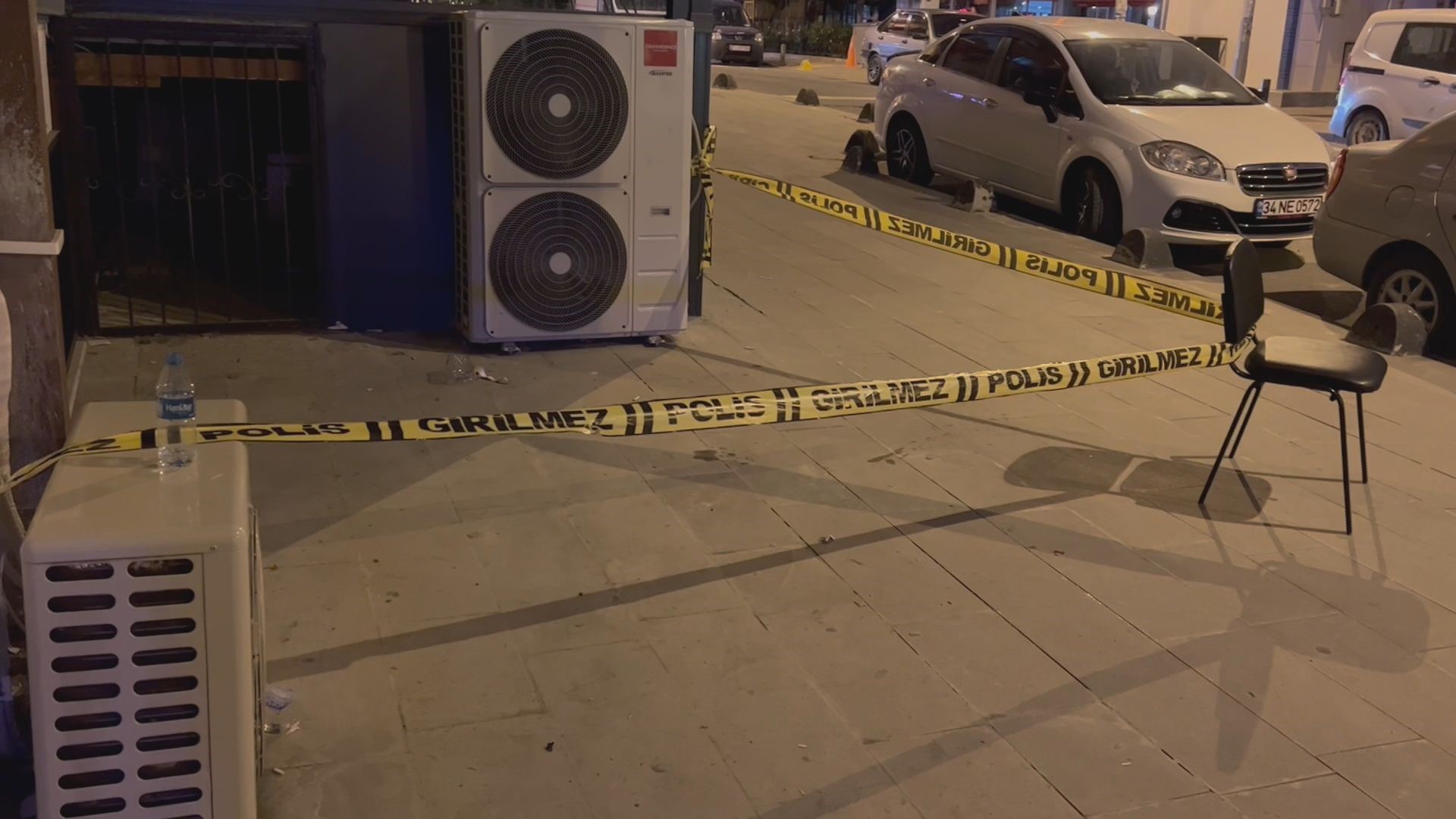 Sokaktaki kavgayı izlerken camdan düştü