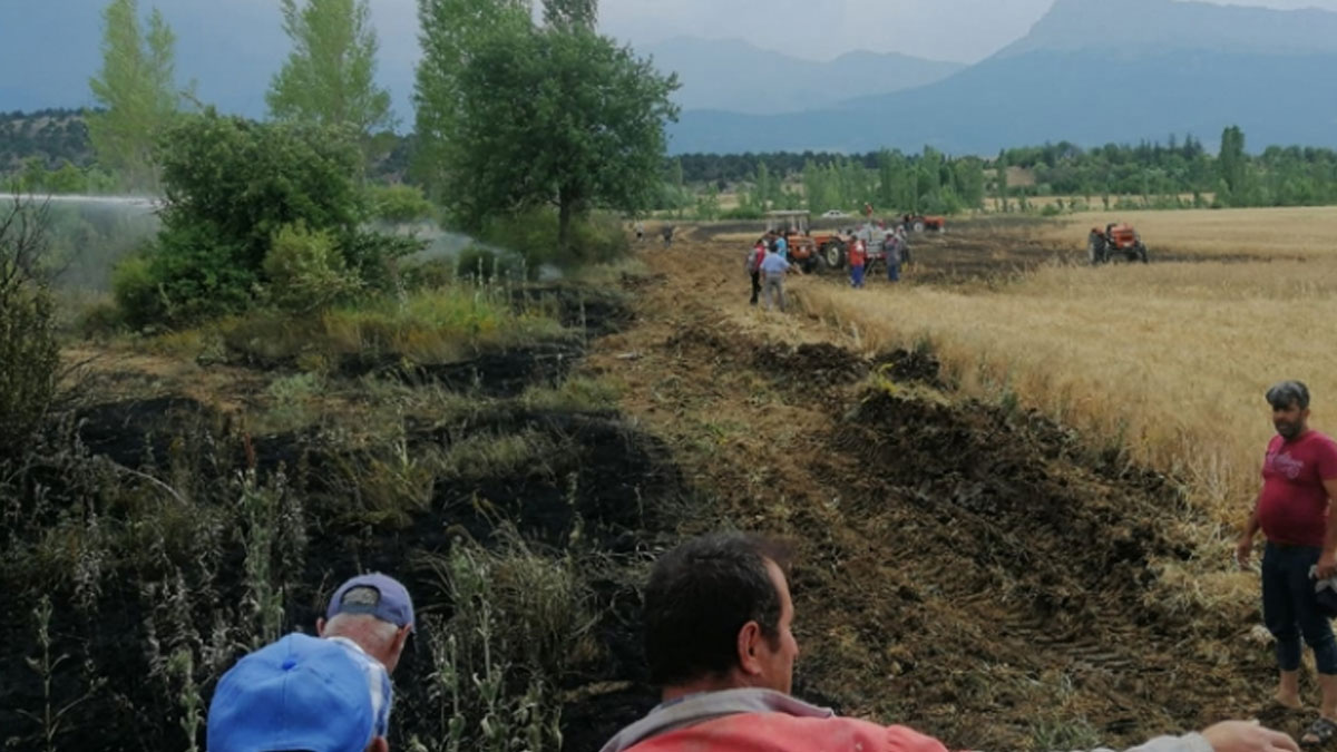 Tarlada çalışan bir işçi yıldırım çarpması sonucu hayatını kaybetti
