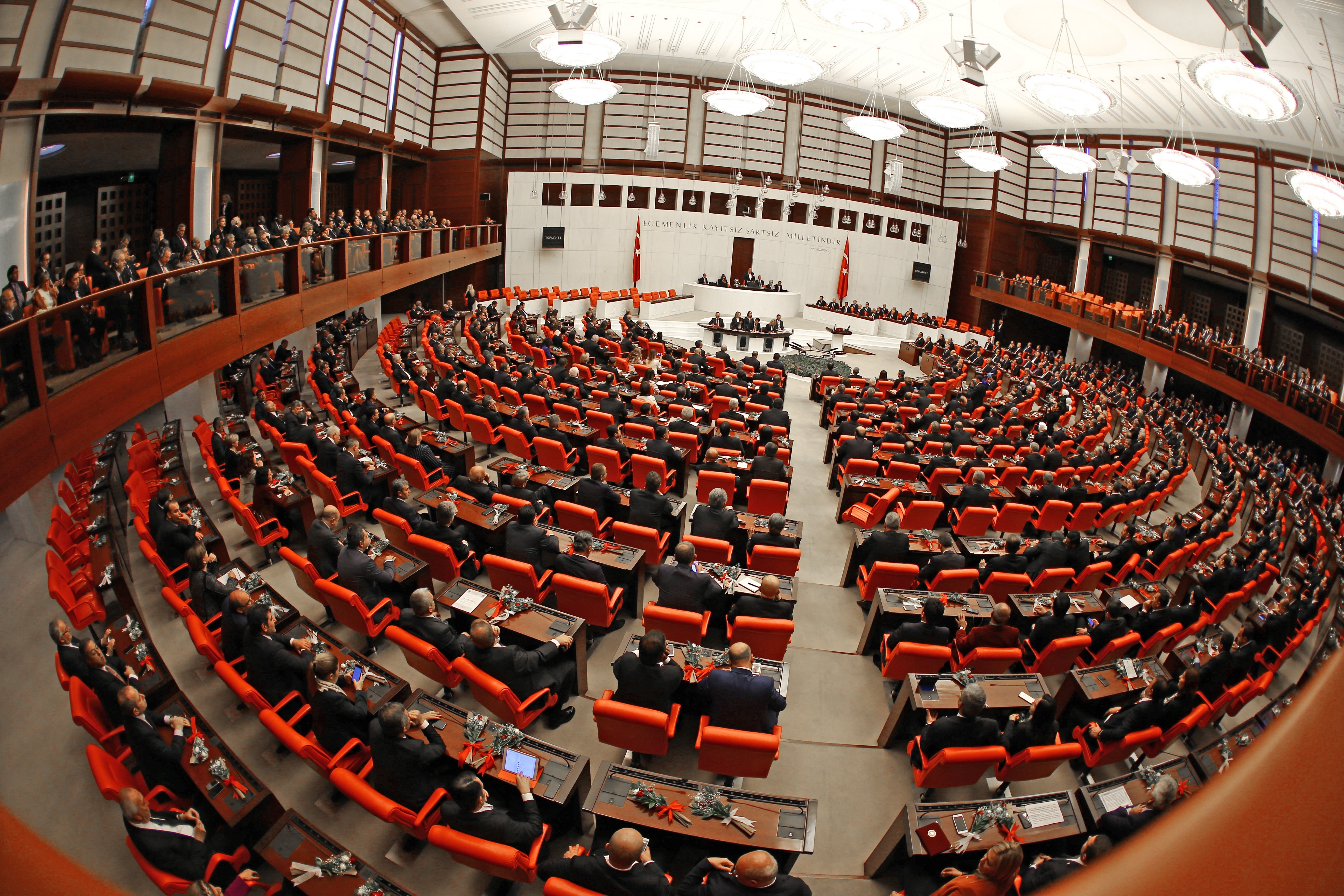 İstanbul Milletvekilleri mazbatalarını alıyor