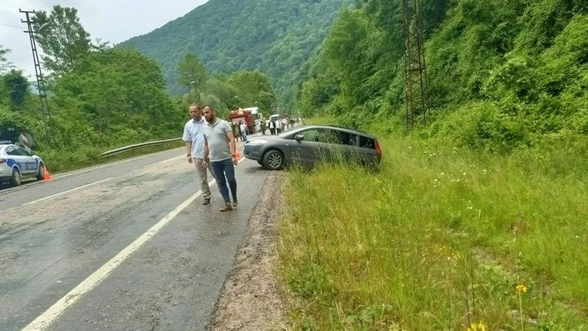 Karabük'te iki otomobil çarpıştı: 2 yaralı