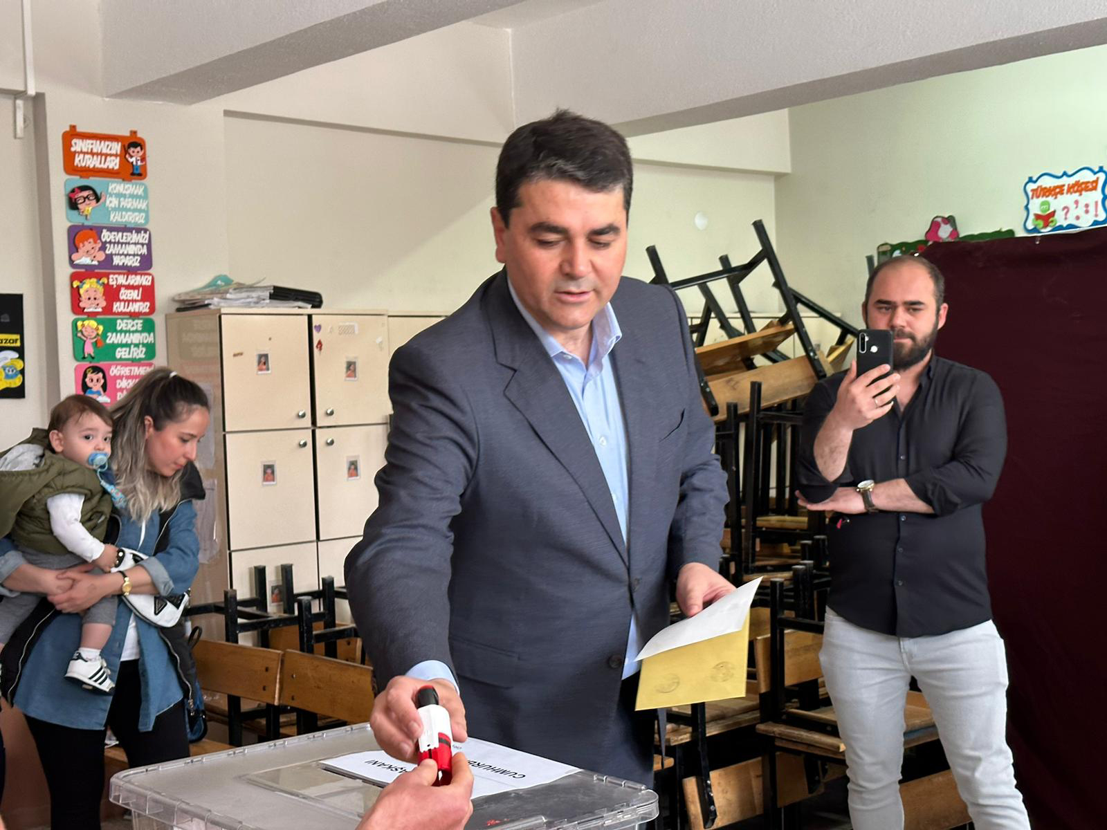 DP lideri Uysal, oyunu memleketi Afyonkarahisar’da kullandı