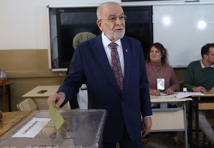 Saadet Partisi Genel Başkanı Karamollaoğlu oyunu kullandı