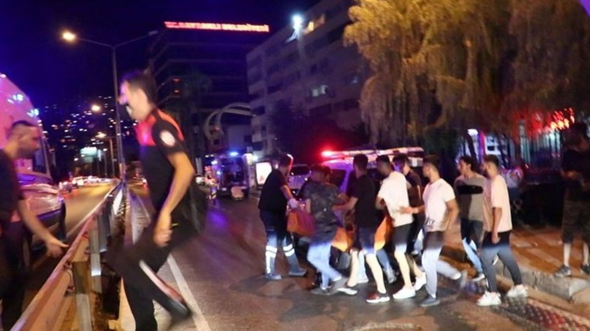 İzmir'de iki grup arasında bıçaklı kavga