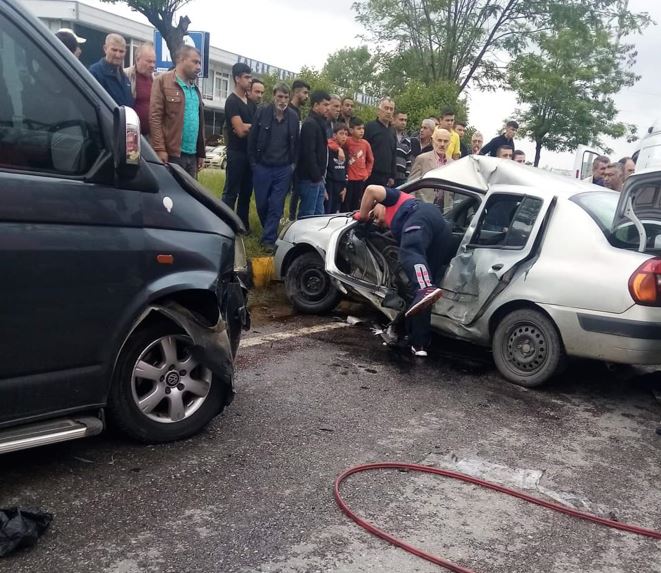 Zonguldak'ta trafik kazası; baba öldü, kızı yaralı