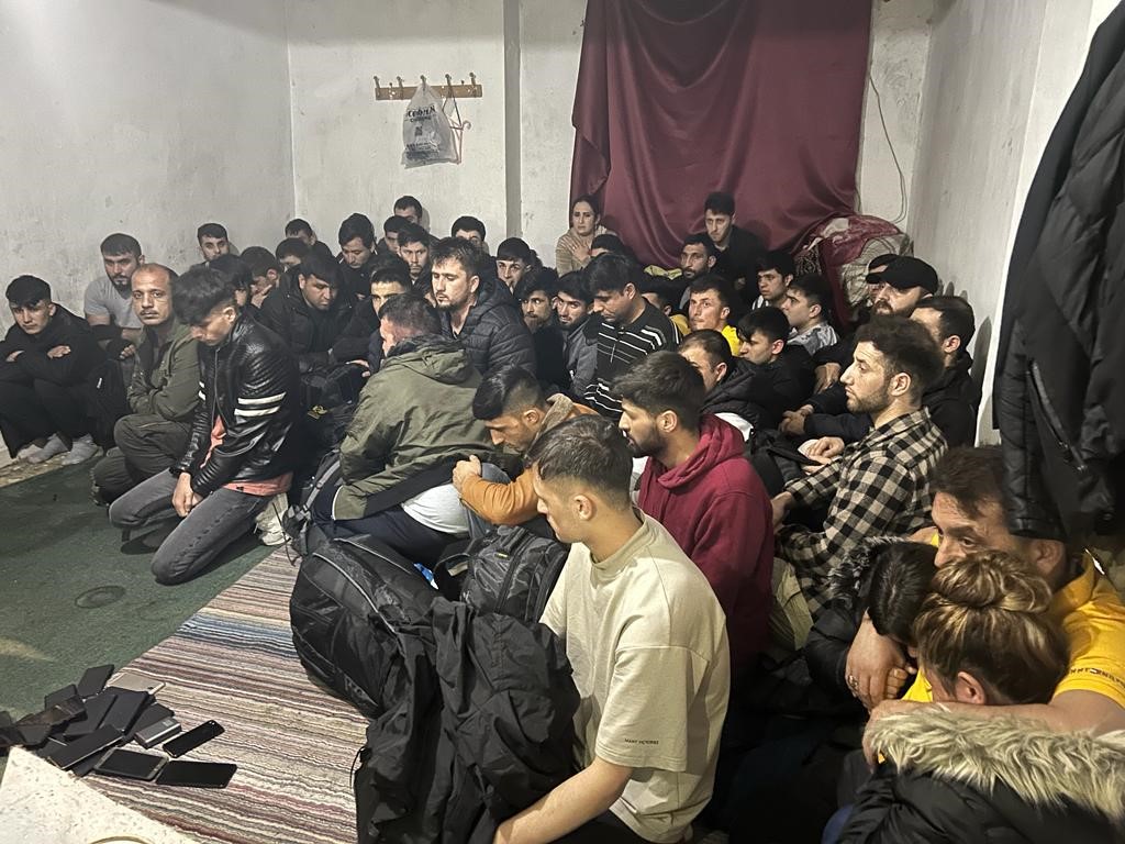 Zetinburnu'nda 30 adrese kaçak göçmen operasyonu