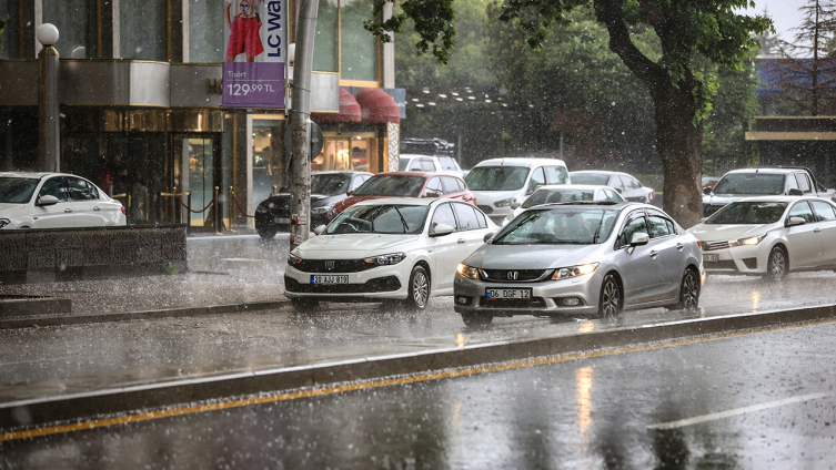 Ankara'yı sağanak vurdu: Yağışlar ne kadar sürecek?