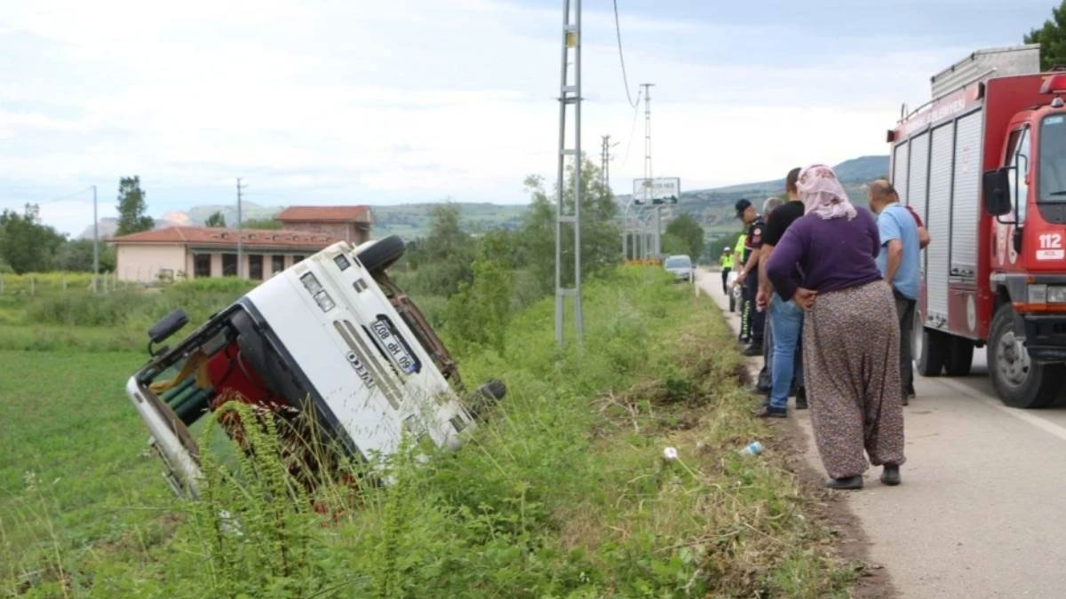 Tokat'ta işçileri taşıyan minibüs devrildi
