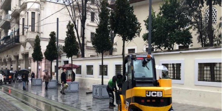 İstiklal Caddesi’nde  ağaçlandırma  çalışmaları