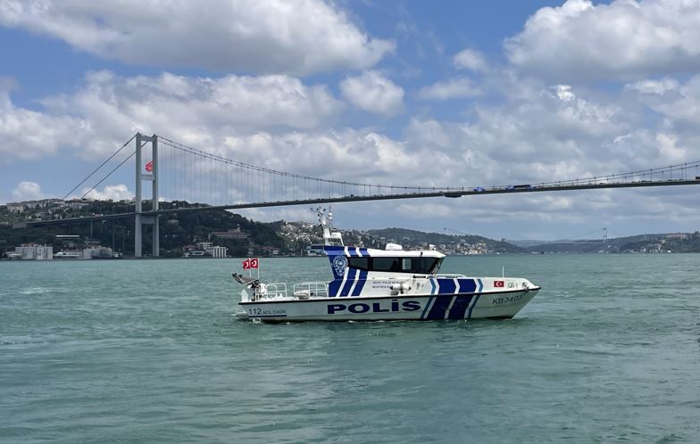 Üsküdar'da denizde kaybolan lise öğrencisini arama çalışmaları sürüyor