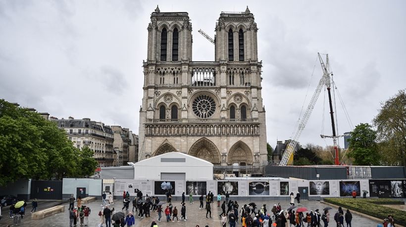 Kiliselerin "ayakta kalması" için bağış kampanyası