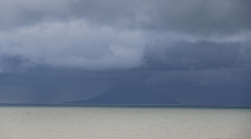 Endonezya'da Anak Krakatau Yanardağı faaliyete geçti