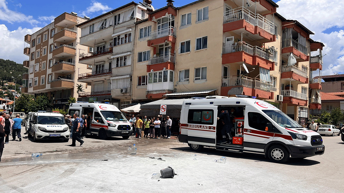 Bunalıma girip yol ortasında kendini yaktı