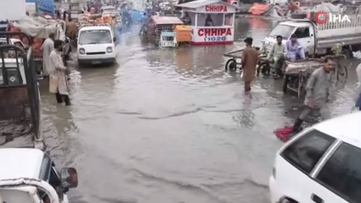 Pakistan'da sel felaketi: 19 kişi hayatını kaybetti