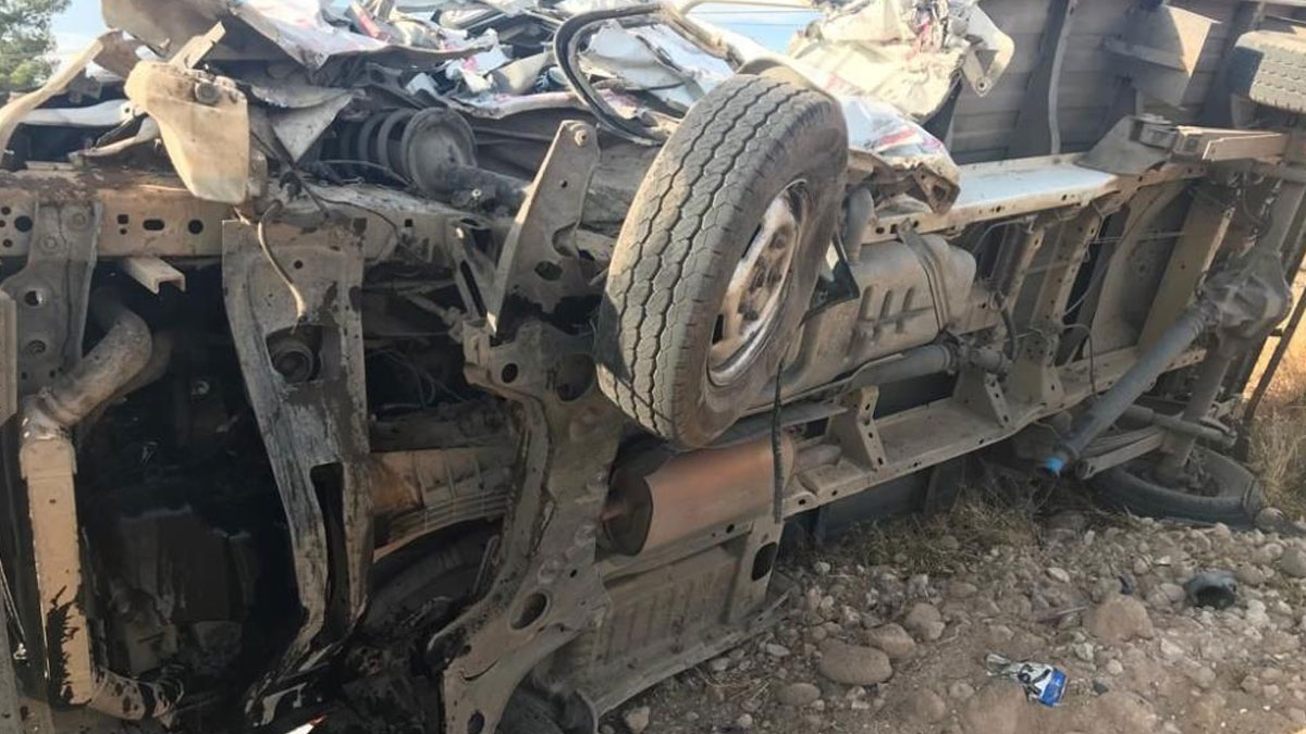 Kilis’te kamyonet ile tır çarpıştı: 3 ağır yaralı