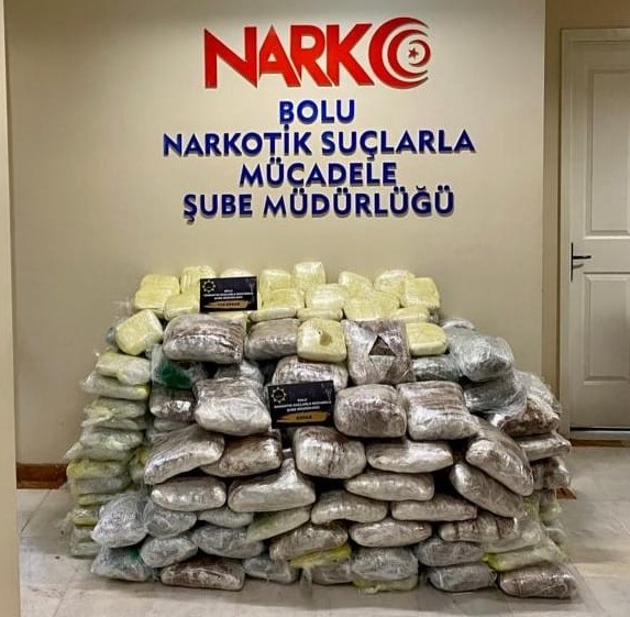 Bolu'da uyuşturucu dolu 2 araca operasyon