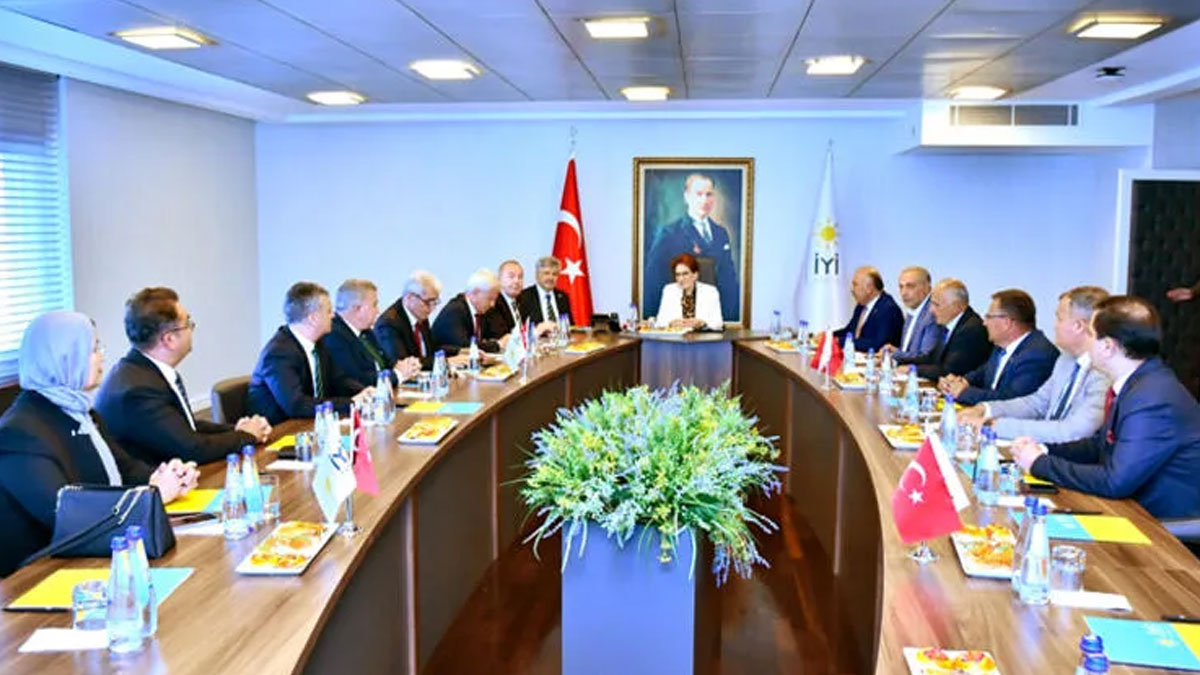 Meral Akşener, partisinin belediye başkanlarıyla buluştu