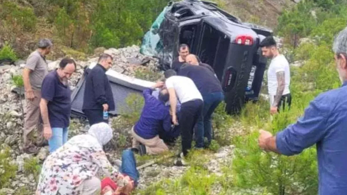 Eski ekonomi bakanı trafik kazası geçirdi: Durumu ağır