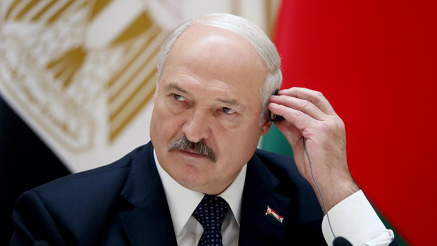 Lukaşenko Putin'den nükleer silah istedi